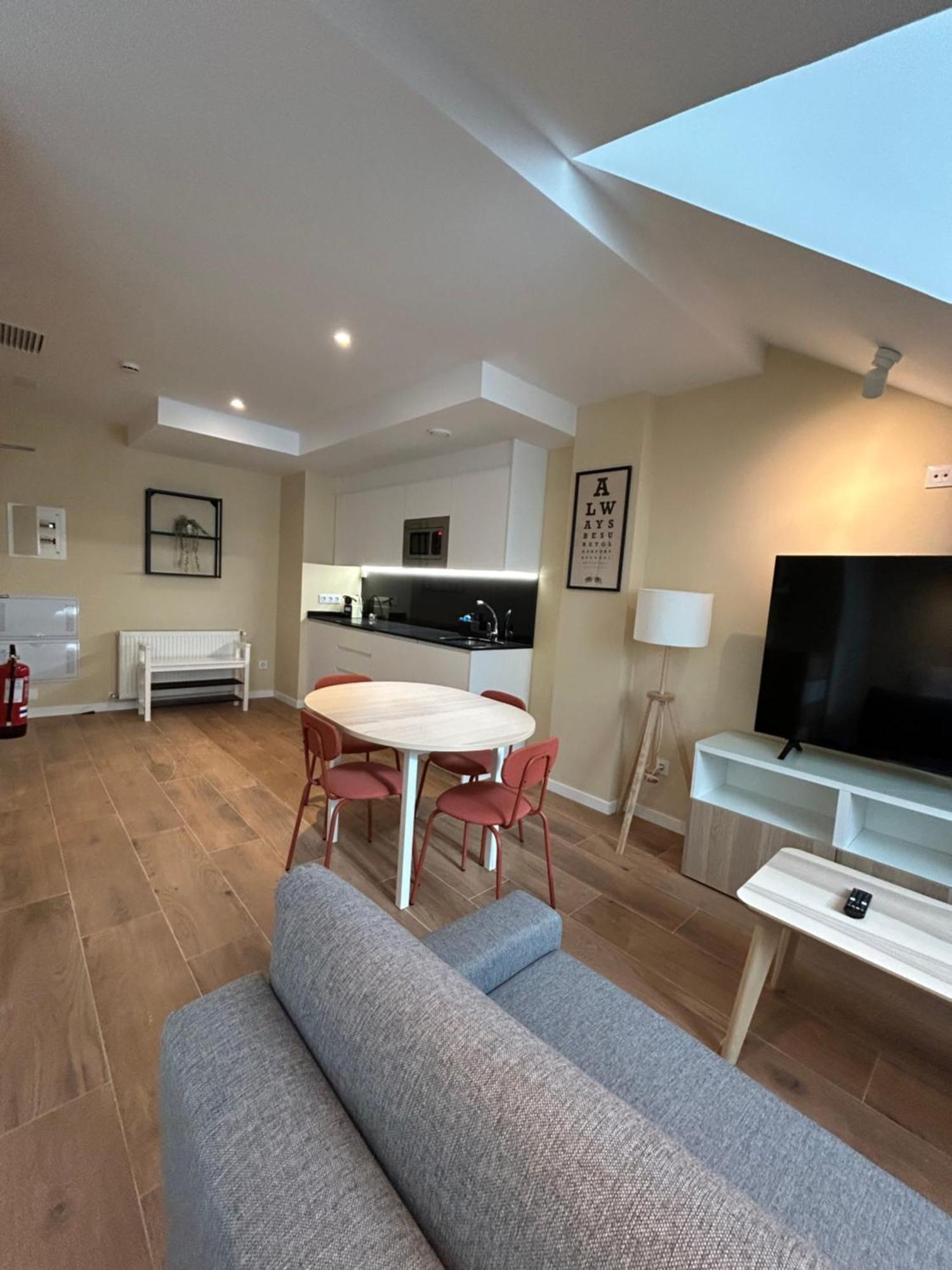 Apartamentos Turisticos Aeropuerto Barajas Madrid Luaran gambar