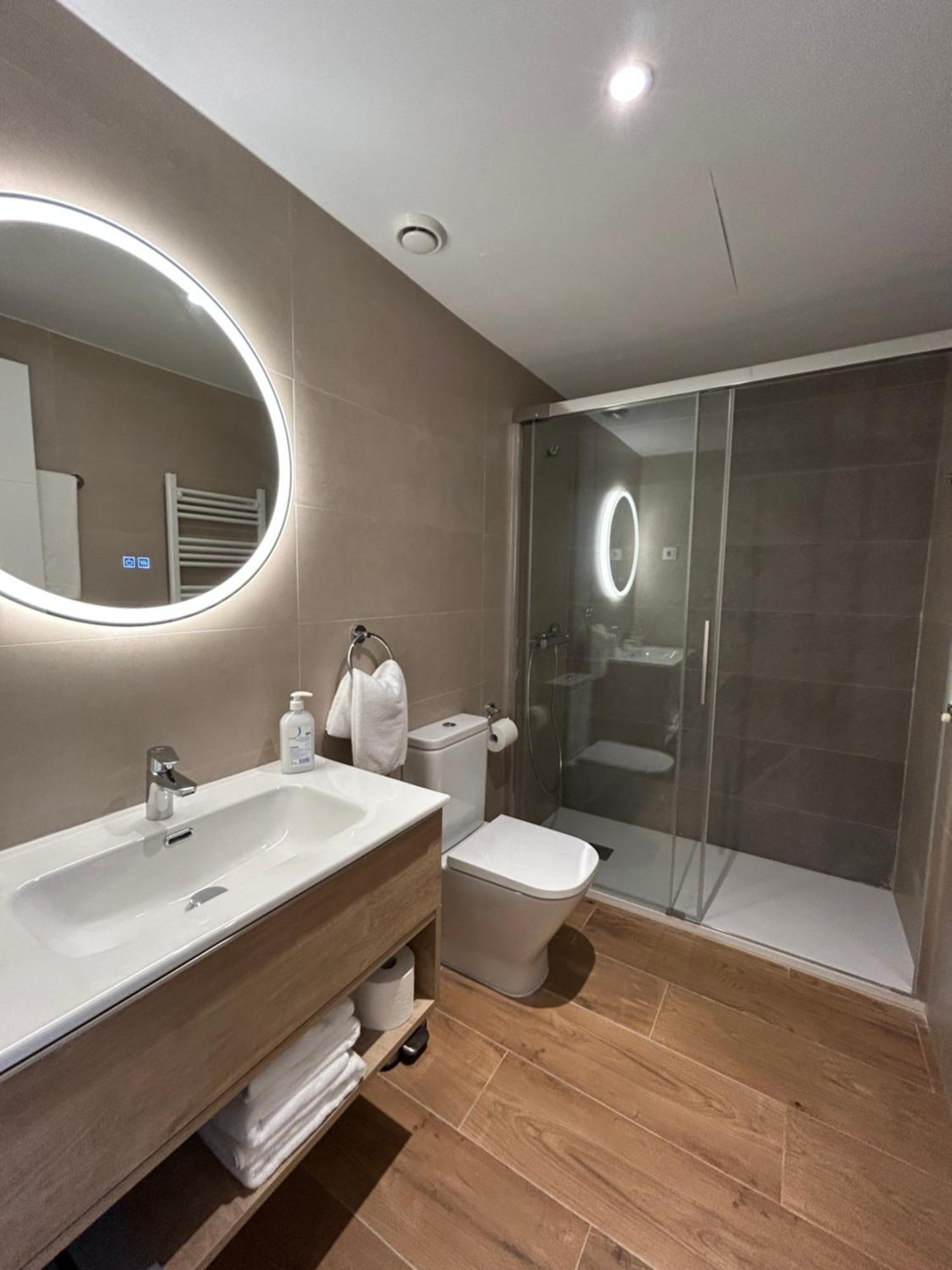 Apartamentos Turisticos Aeropuerto Barajas Madrid Luaran gambar