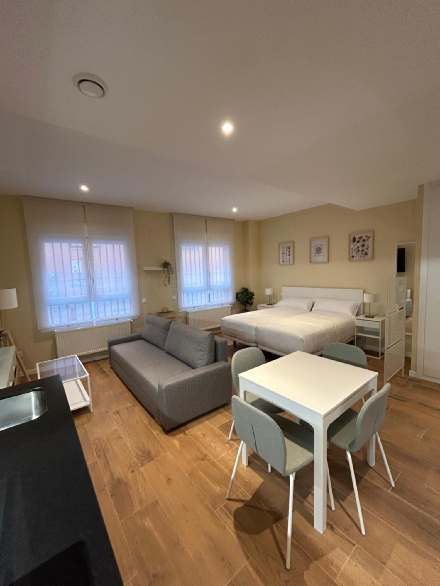 Apartamentos Turisticos Aeropuerto Barajas Madrid Luaran gambar