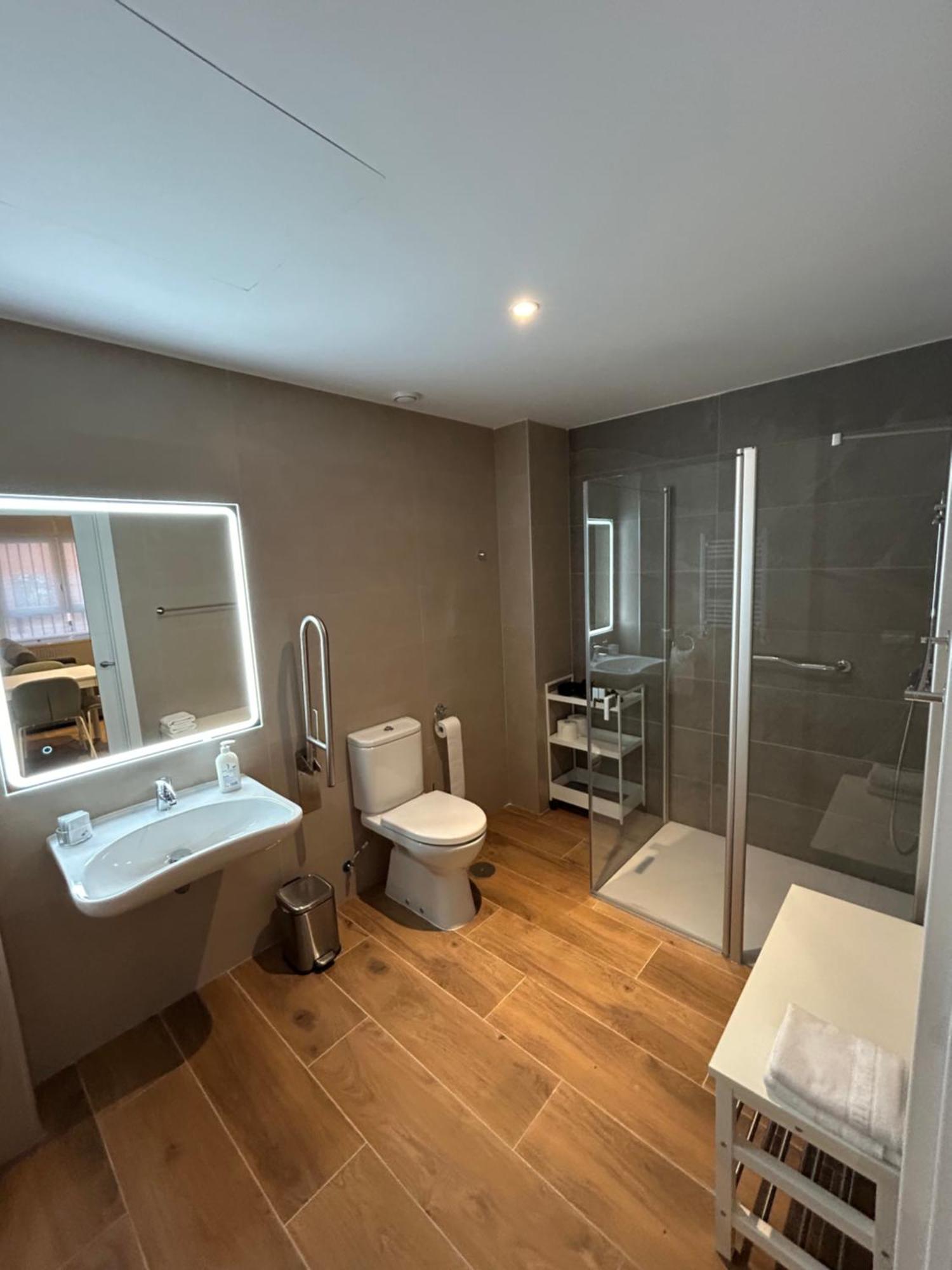 Apartamentos Turisticos Aeropuerto Barajas Madrid Luaran gambar