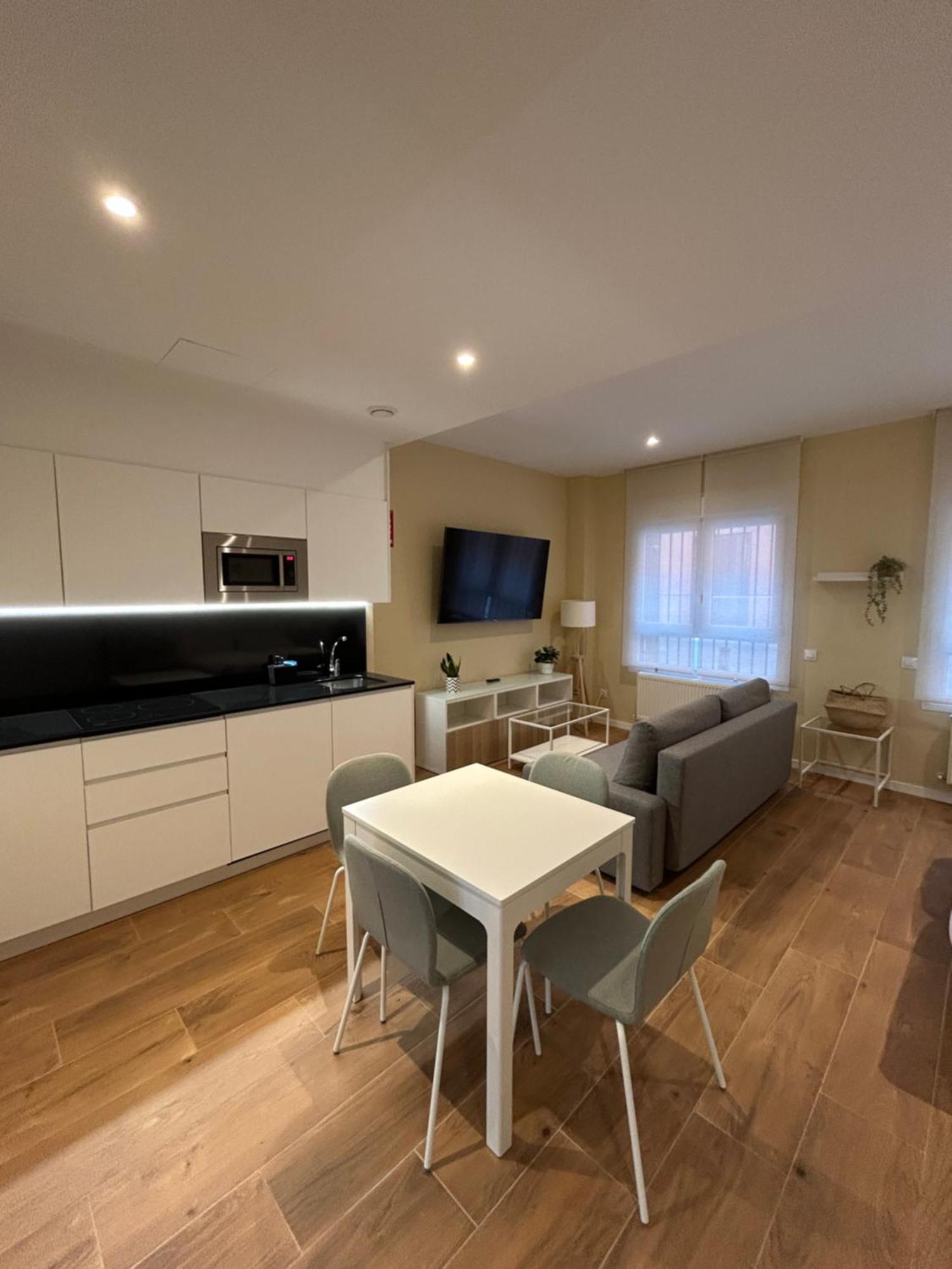 Apartamentos Turisticos Aeropuerto Barajas Madrid Luaran gambar