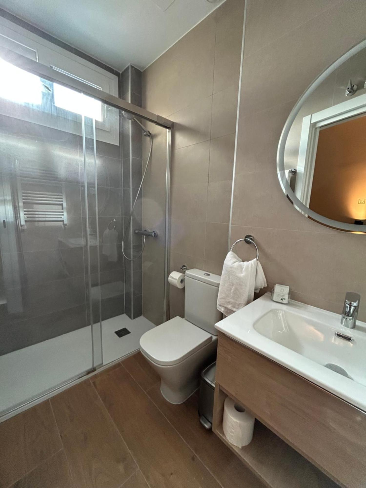 Apartamentos Turisticos Aeropuerto Barajas Madrid Luaran gambar