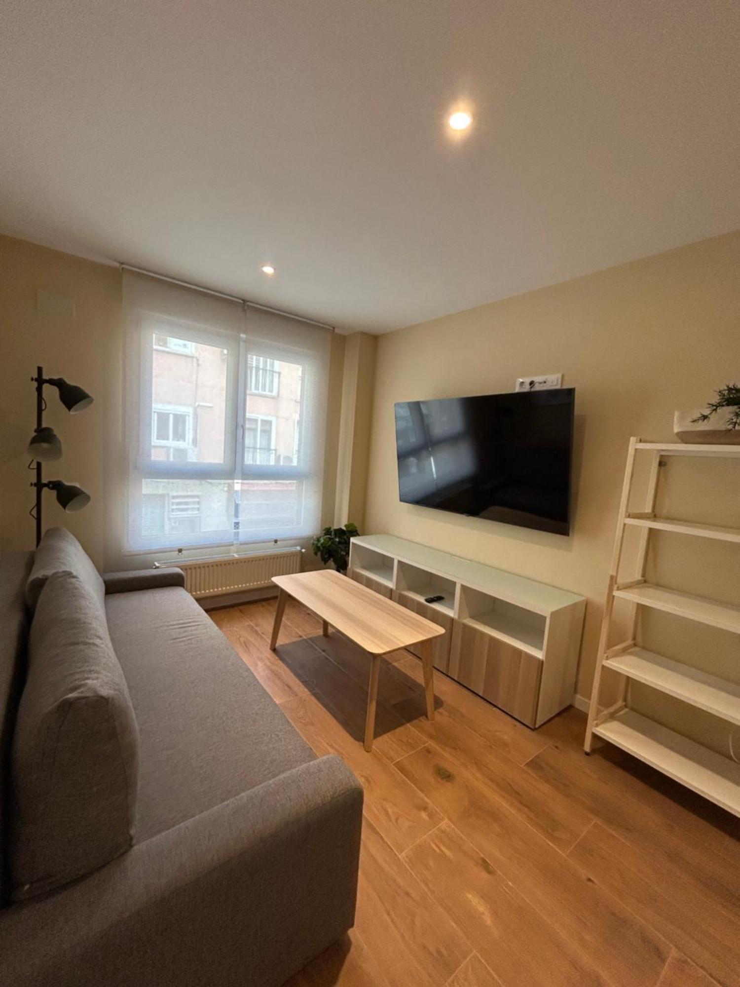 Apartamentos Turisticos Aeropuerto Barajas Madrid Luaran gambar