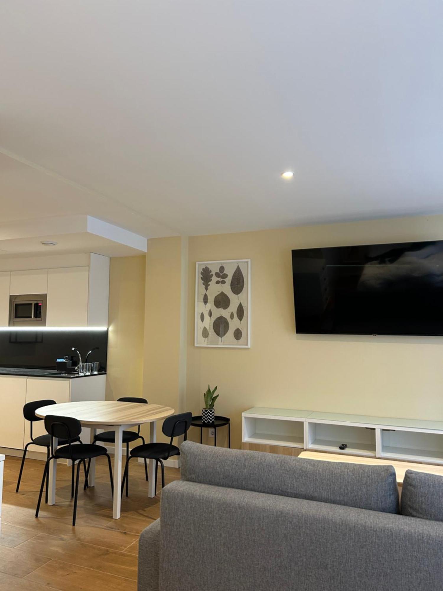 Apartamentos Turisticos Aeropuerto Barajas Madrid Luaran gambar