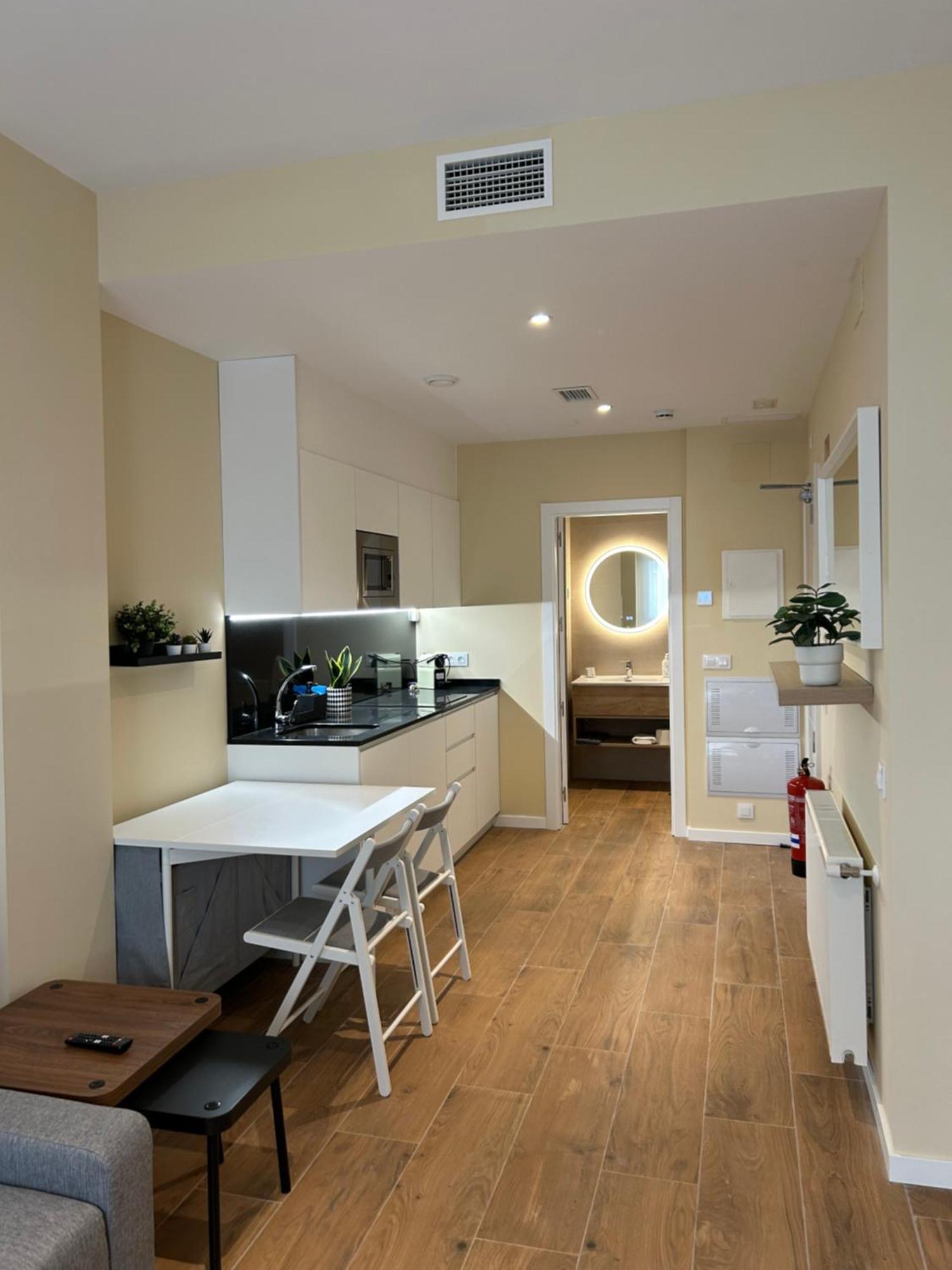 Apartamentos Turisticos Aeropuerto Barajas Madrid Luaran gambar
